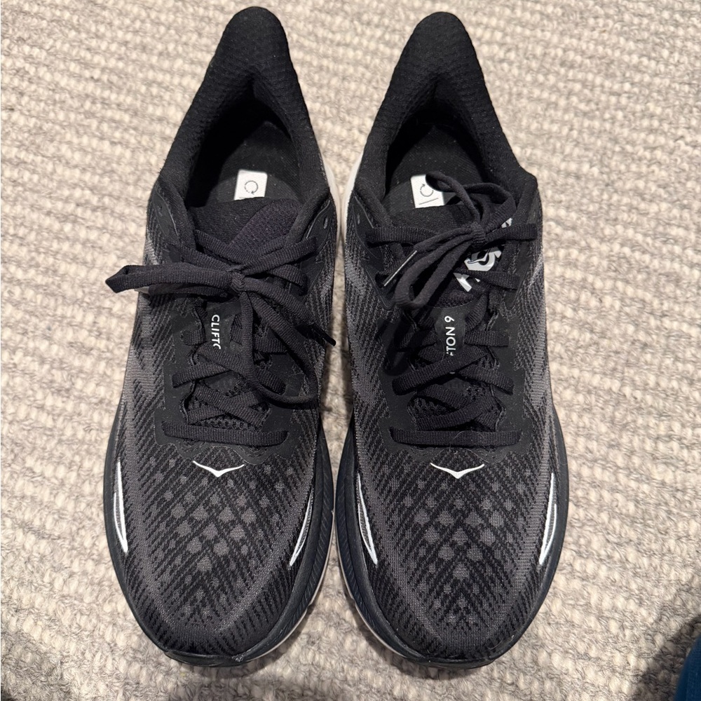Hoka CLIFTON 9 Women’s Black and White Sz 10